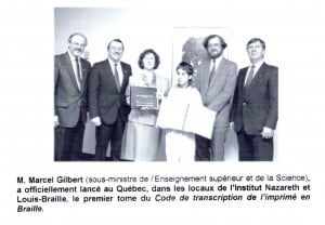 Photo du lancement officiel du Code à Longueuil le 11 mai 1990. e gauche à droite : Normand Giroux, Marcel Gilbert, Nicole Trudeau, Nadia Momagny, Alain Boucher et Yvon Pelchat