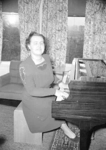 Photo de Mary Munn au piano