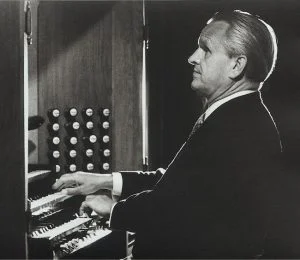 Photo de Helmut Walcha à l'orgue