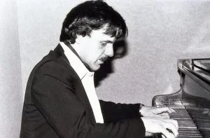 Photo de Gérard Glatigny au piano