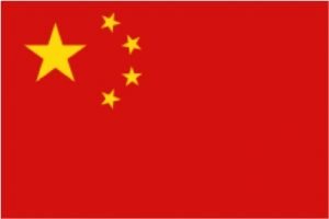 Drapeau de la Chine. Un drapeau rouge, avec 5 étoiles dans le haut du coin gauche du drapeau. Une étoile jaune de taille moyenne seule et quatre petites étoiles jaune placées en demi-lune à la droite de la plus grande. 